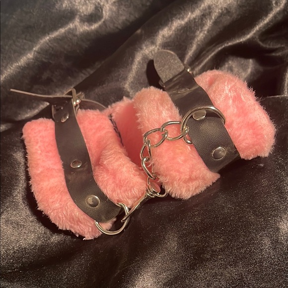 Pink Fuzzy Handcuffs - Picture 2 of 2
